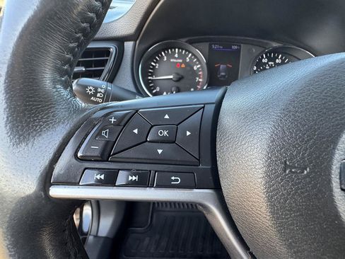 Used 2018 Nissan Rogue SV FWD image 31