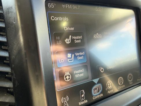 Used 2017 Jeep Cherokee Overland FWD image 27