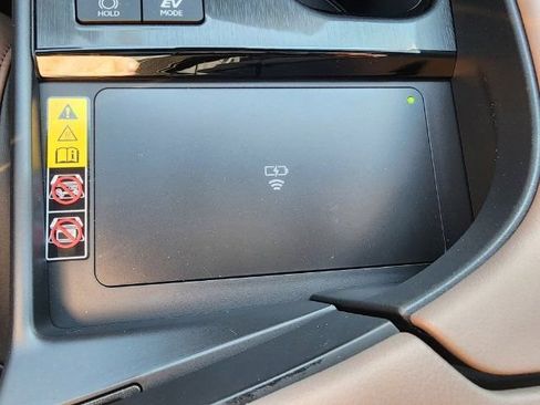 Used 2024 Lexus ES 300h w/ Premium Package FWD image 32