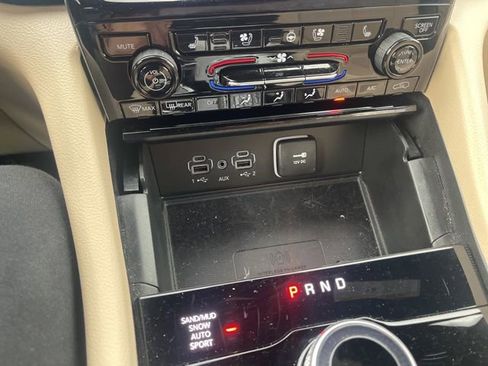 Used 2025 Jeep Grand Cherokee L Limited w/ Luxury Tech Group II AWD/4WD image 19