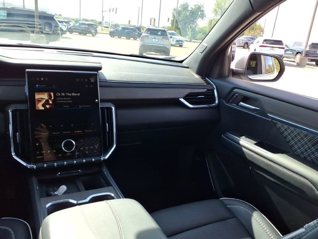 Used 2024 GMC Acadia Denali FWD image 8