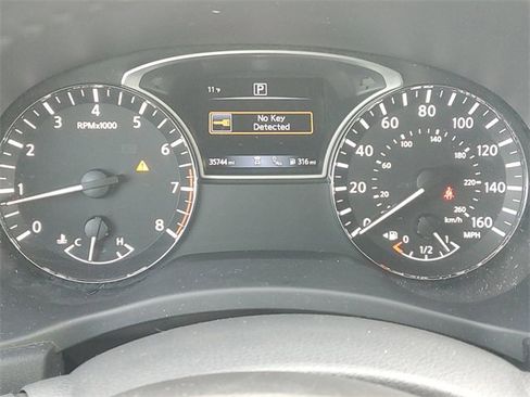 Used 2020 Nissan Pathfinder SV image 20