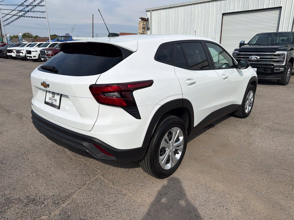 Used 2026 Chevrolet Trax LS FWD image 5
