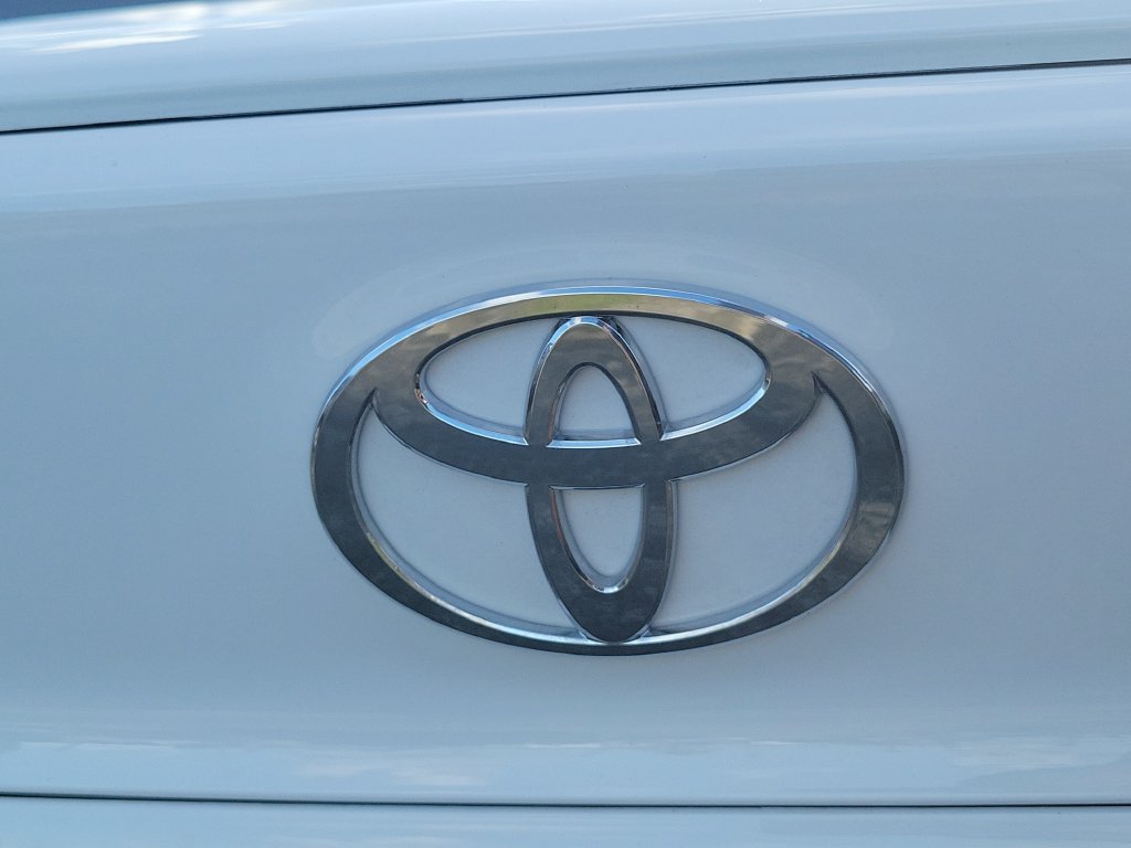 Used 2025 Toyota Camry SE w/ Multimedia Upgrade Package FWD image 6