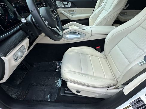 Used 2023 Mercedes-Benz GLS 450 4MATIC image 10