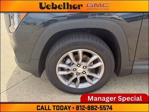 Used 2024 GMC Terrain SLT AWD/4WD image 14