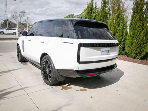 Used 2025 Land Rover Range Rover SE image 9