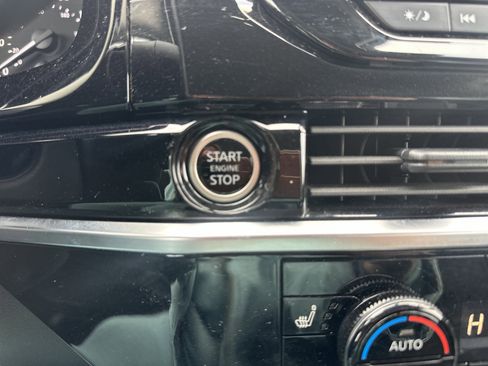 Used 2024 Nissan Pathfinder SV image 12