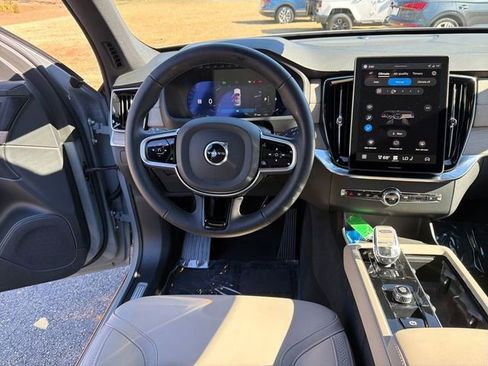 Used 2026 Volvo XC90 B6 Plus w/ Protection Package Premier AWD/4WD image 18
