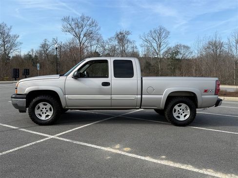 Used 2005 Chevrolet Silverado 1500 4x4 Extended Cab w/ Safe And Sound Package image 2