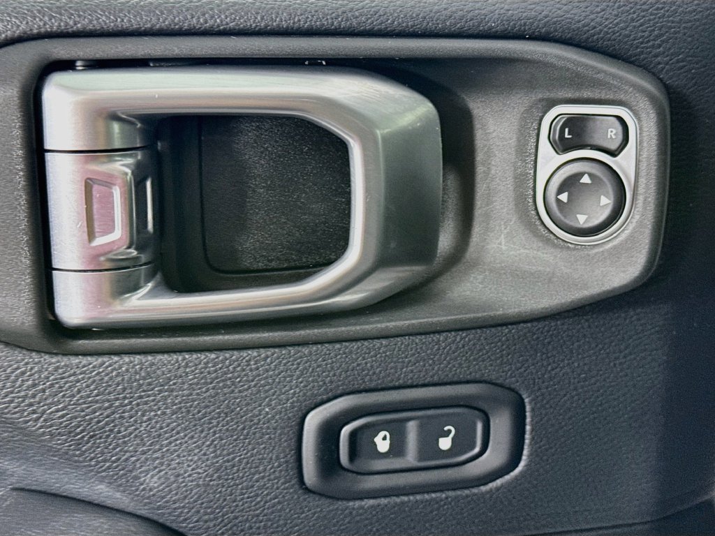 Used 2019 Jeep Wrangler Unlimited Sahara AWD/4WD image 22
