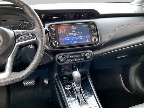 Used 2022 Nissan Kicks SR w/ Premium Package FWD image 6