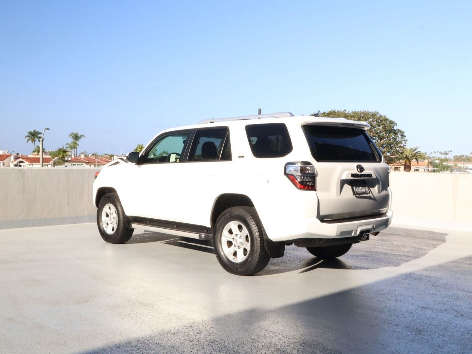 Used 2018 Toyota 4Runner SR5 w/ Preferred Accessory Package AWD/4WD image 3