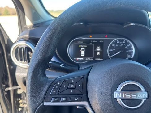 Used 2023 Nissan Versa SV image 10