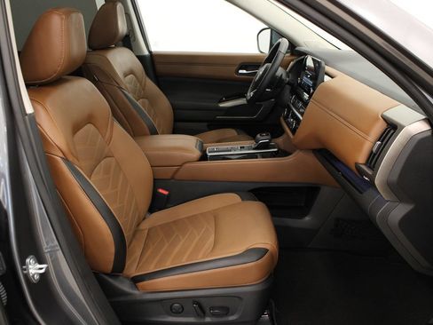 Used 2025 Nissan Pathfinder Platinum w/ Cargo Package FWD image 16