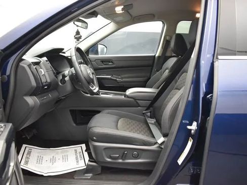 Used 2024 Nissan Pathfinder SV FWD image 14