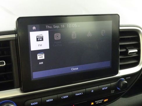 Used 2024 Hyundai Venue SEL image 28