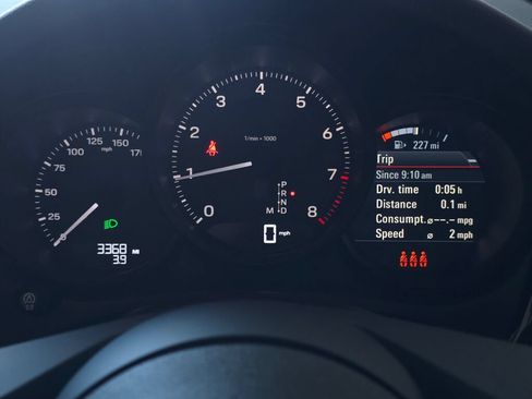 Certified 2025 Porsche Macan AWD/4WD image 38