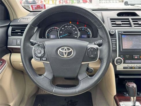 Used 2014 Toyota Camry XLE image 12
