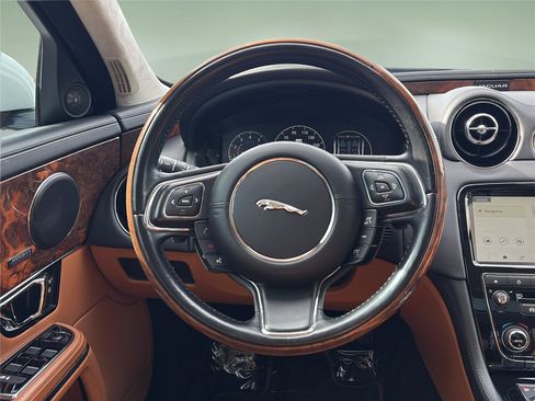 Used 2018 Jaguar XJ L Portfolio AWD/4WD image 17