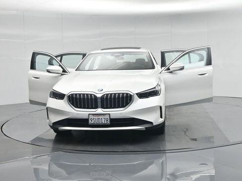 Used 2025 BMW 530i xDrive w/ Premium Package image 35