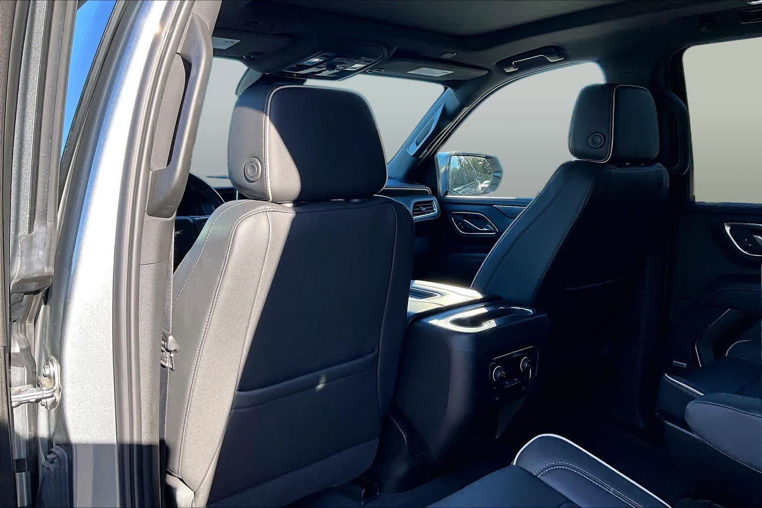 Used 2023 Chevrolet Suburban Premier RWD image 22