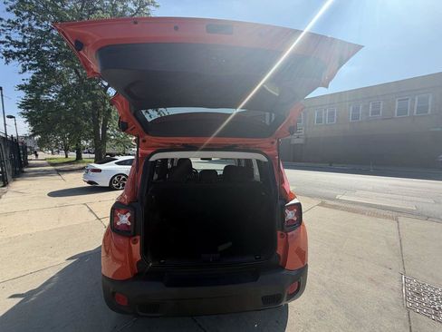 Used 2017 Jeep Renegade Altitude FWD image 20