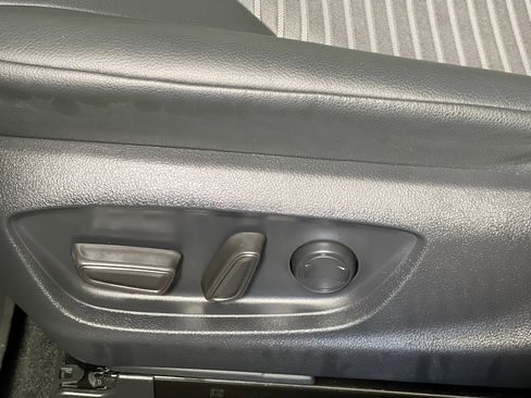 Used 2024 Toyota Camry SE w/ Convenience Package image 15