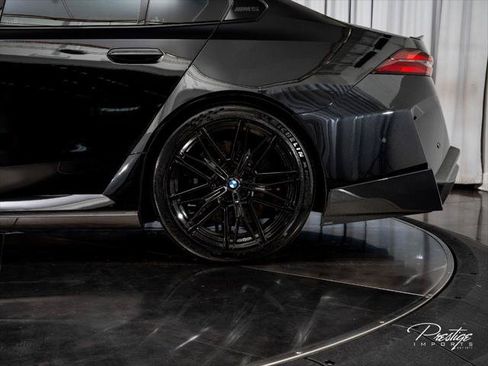 Used 2026 BMW M5 w/ Carbon Package AWD/4WD image 11
