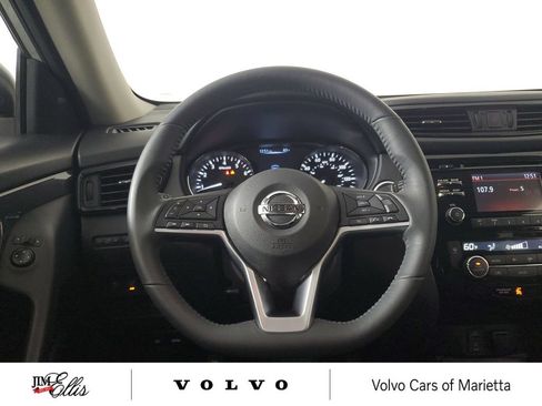 Used 2017 Nissan Rogue SV FWD image 16
