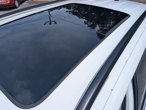 Used 2021 Volkswagen Atlas SE w/ Panoramic Sunroof Package FWD image 14