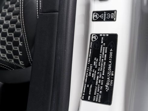 Used 2021 Lamborghini Urus image 12