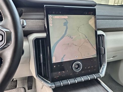 Used 2024 GMC Acadia Denali w/ Super Cruise Package image 28