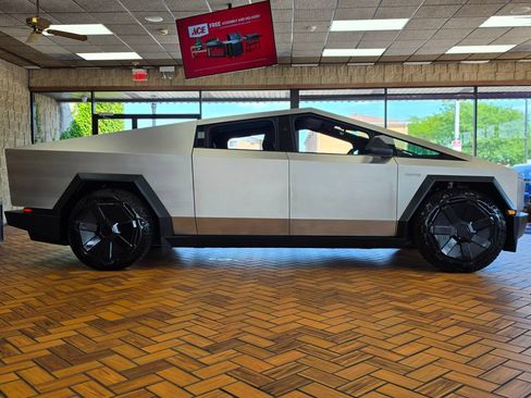Used 2024 Tesla Cybertruck AWD Crew Cab image 7
