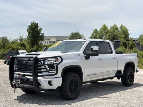 Used 2024 Chevrolet Silverado 2500 High Country w/ High Country Premium Package AWD/4WD image 3