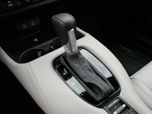Certified 2026 Honda HR-V LX image 24