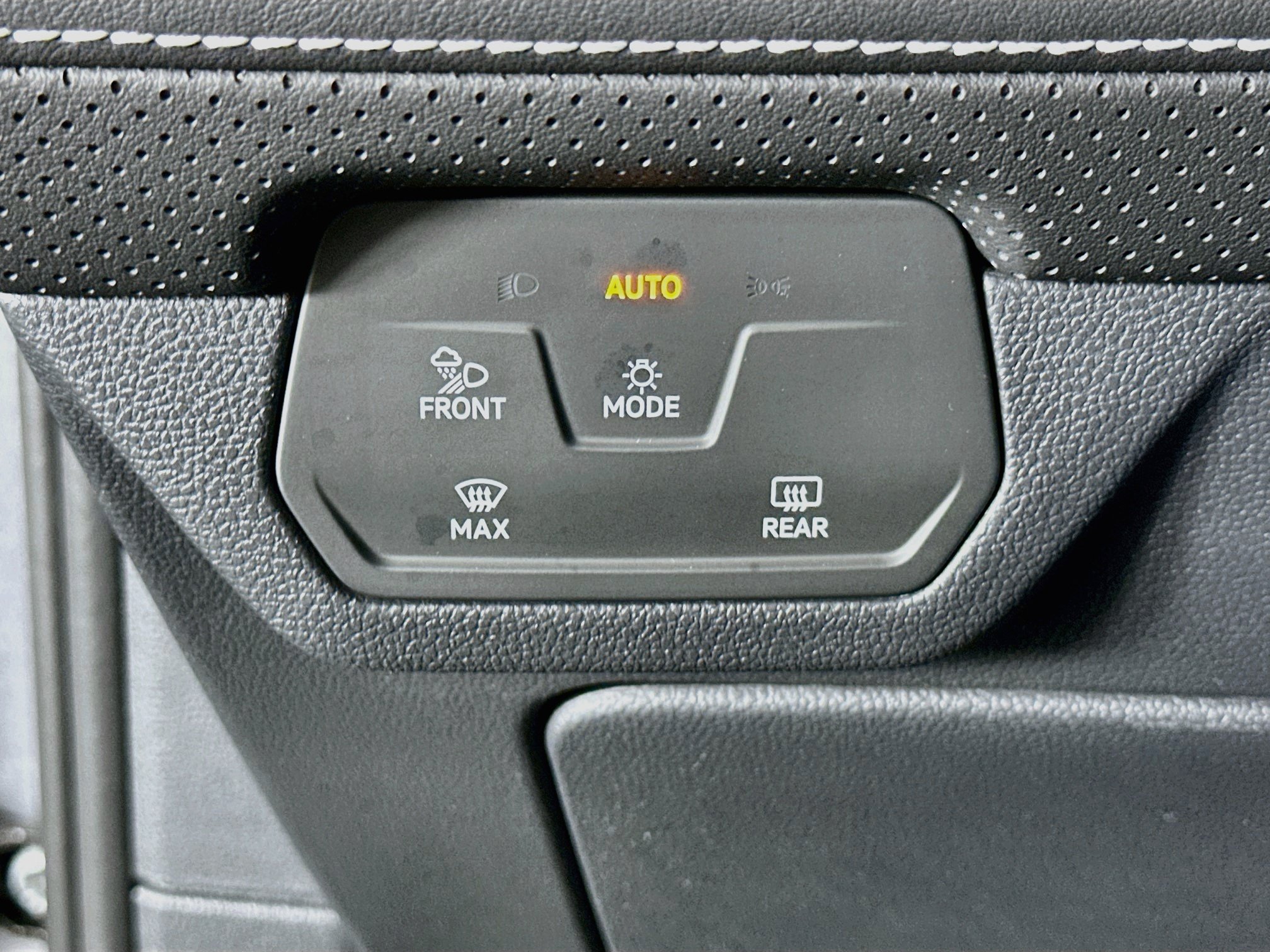 Used 2026 Volkswagen Atlas Cross Sport SE FWD image 17