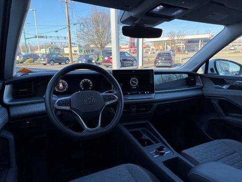 Used 2025 Volkswagen Tiguan S image 14