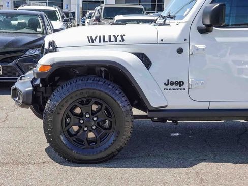 Certified 2022 Jeep Gladiator Sport image 9