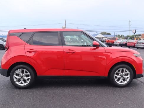 Used 2020 Kia Soul S image 6