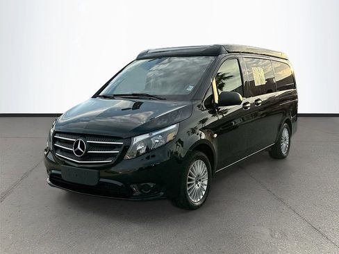 Used 2018 Mercedes-Benz Metris Passenger image 3
