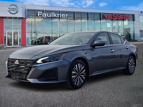 Certified 2024 Nissan Altima 2.5 SV w/ SV Premium Package image 3