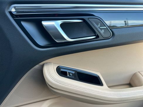 Certified 2020 Porsche Macan AWD/4WD image 19