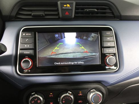 Used 2025 Nissan Versa SV FWD image 6