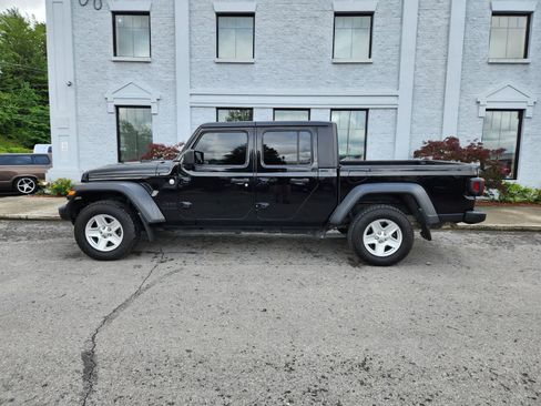 Used 2020 Jeep Gladiator Sport w/ Quick Order Package 24S AWD/4WD image 2