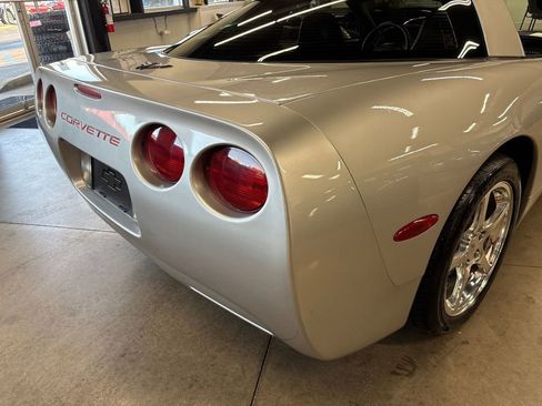 Used 2004 Chevrolet Corvette Coupe w/ Preferred Equipment Group image 25