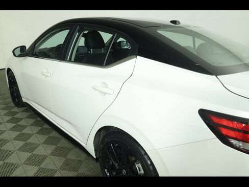 Used 2025 Nissan Sentra SR w/ Midnight Edition FWD image 15