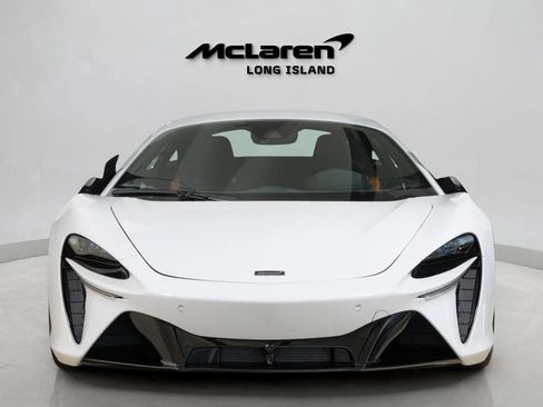 Used 2024 McLaren Artura image 2