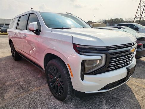 Used 2025 Chevrolet Suburban High Country image 1