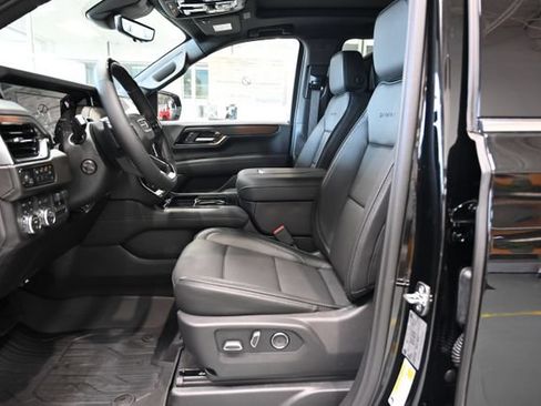 New 2026 GMC Yukon XL Denali w/ Denali Reserve Package AWD/4WD image 11
